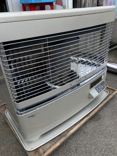 トヨトミ　煙突ストーブ　古いですがバッチリ燃焼