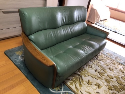３人掛けソファー　5000円　要引き取り