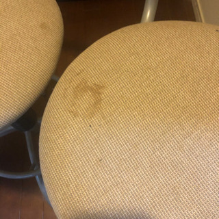 高さ調整可能なカウンターチェア　お譲りします。座面に汚れあり。2脚の画像