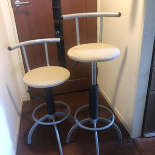高さ調整可能なカウンターチェア　お譲りします。座面に汚れあり。2脚