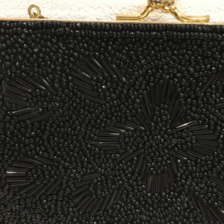 ビーズ　バッグ　黒の画像