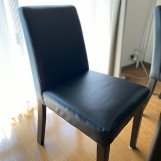 椅子付き！ダイニングテーブルの画像