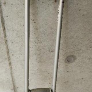 松葉杖2本の画像