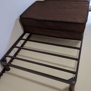 ベッドとマットレス差し上げます