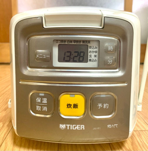 (決まりました)タイガーミニマイコン炊飯器3合炊き　2017年製JAI-R551ホワイト
