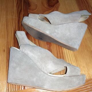 厚底サンダルベージュ　中古品　クリーニング済みの画像