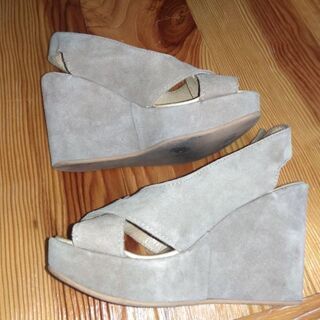 厚底サンダルベージュ　中古品　クリーニング済みの画像