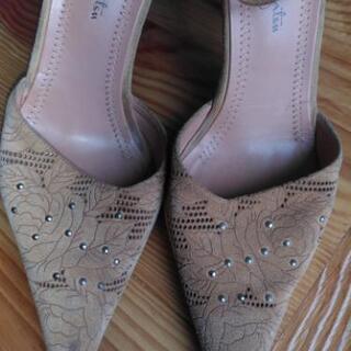 銀座かねまつ　ベージュベルトパンプス　中古品の画像