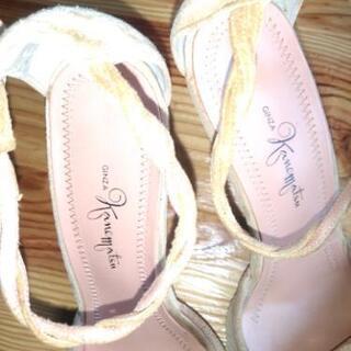 銀座かねまつ　ベージュベルトパンプス　中古品の画像