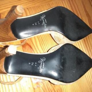 銀座かねまつ　ベージュベルトパンプス　中古品の画像