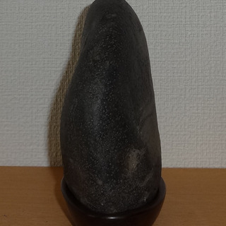 【鑑賞用自然石】自然石(多摩川石) 台座付きの画像