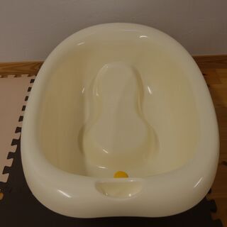 赤ちゃんのお風呂セット　コンビのベビーバス　＋　ピジョンの湯温計の画像