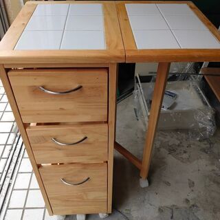 【急ぎ】テーブル付き収納の画像