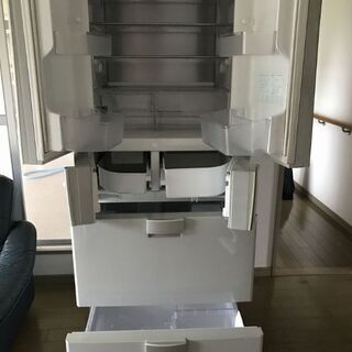 家庭用冷凍冷蔵庫 ▼SHARP製 ▼外形寸法：70×65×180cmの画像