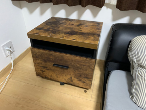 サイドテーブルお安くお譲りします。