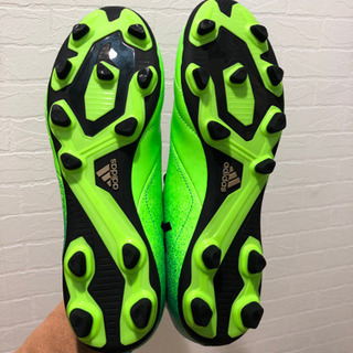 adidas agionサッカースパイクの画像