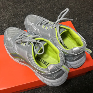 【無料】スポーツ用シューズの画像