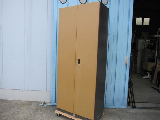 SALE!!!　両開き書庫　ウチダ製SUⅡ　H2150mm　ブラウン　オフィスロッカー　ラック　書棚
