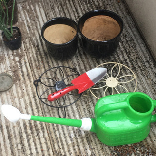 ベランダ園芸セット　植木鉢　スコップ　じょうろ　水捌け台の画像