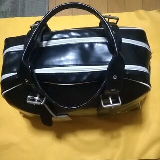 ルルレモン(LuLuLuemon)　ボストンバッグ　黒　定価約3万調べ　1度使用キズ汚れ無し　の画像