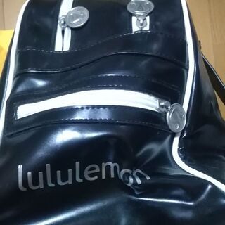 ルルレモン(LuLuLuemon)　ボストンバッグ　黒　定価約3万調べ　1度使用キズ汚れ無し　の画像
