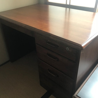 差し上げます❗️  美品！　事務机　引き出し付き
