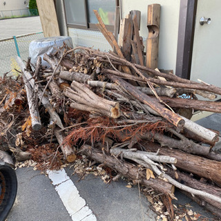 木  薪などに