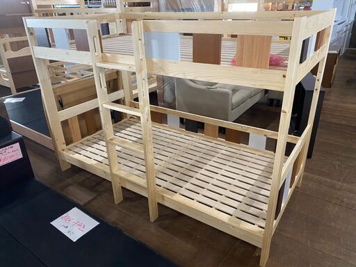 某有名家具店の2段ベッドです！ちょいキズあります！たったの13800円！早い者勝ちです＼(^o^)／
