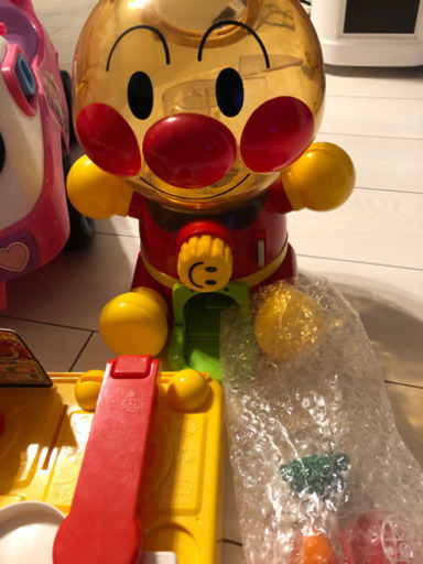 アンパンマンわくわくがちゃ　おもちゃ　しまじろう