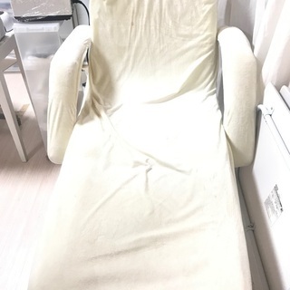 無料・リクライニングエステベッド