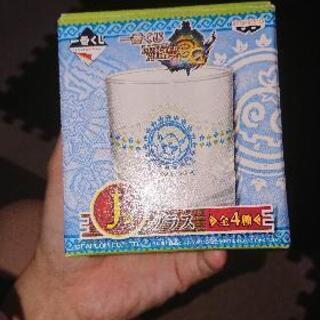 モンスターハンターとワンピースの1番くじコップの画像