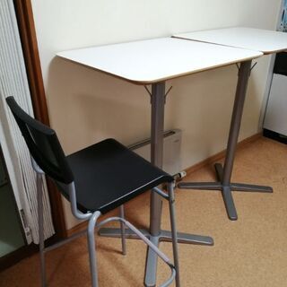 イケアのバーテーブルとイスの画像