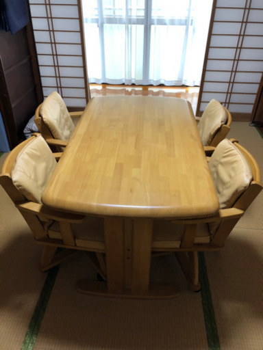 4人掛けダイニングテーブル　中古（商談中）