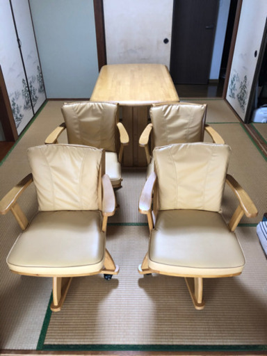 4人掛けダイニングテーブル　中古（商談中）