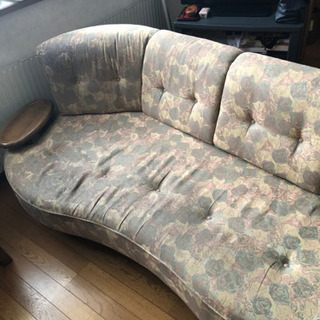 ソファー　3人がけ　肘掛けつきの画像