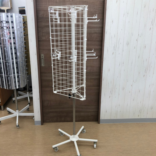店舗什器☆KAWAJUNカワジュン☆メッシュディスプレイスタンド☆キャスター付き☆白
