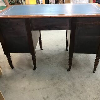 商談中　ロイズ・アンティークス　Lloyd's Antiques　アンティークデスクの画像
