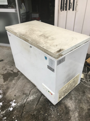 業務用大型冷凍庫　難有