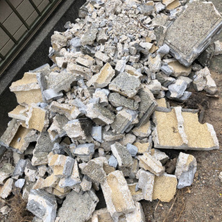 コンクリートガラ　化粧ブロックガラ　残土
