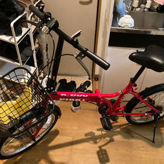 赤色の折りたたみ中古自転車