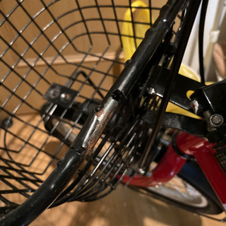 赤色の折りたたみ中古自転車の画像