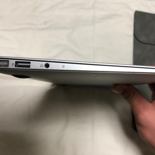 美品 Apple Mac book Air 1.6Gh 256GB 4GB