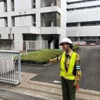 【日払い可】日給制で働きやすさ、叶えます！駅チカ現場／交通誘導警...