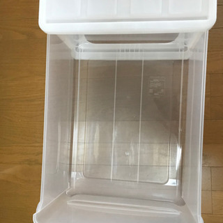 ニトリ　段ボルト4個の画像