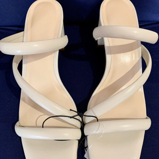 【新品、未使用、タグ付き】GU  コンフォート3ストラップ　ヒールミュールの画像