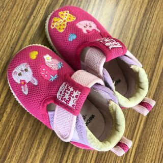 女の子　靴　無料の画像