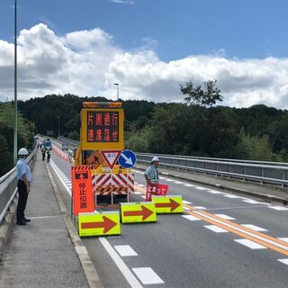 一般有料道路での維持管理業務【交通誘導警備】の画像
