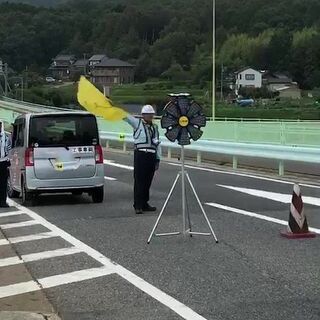 一般有料道路での維持管理業務【交通誘導警備】の画像