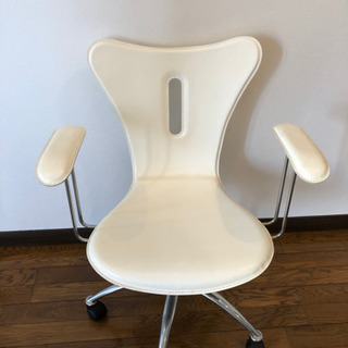 デスクチェア　白皮調
