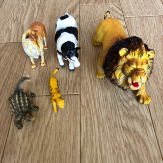 小さな動物のオモチャ